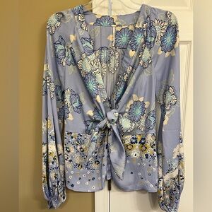 Free People Floral Blue Women's Top W/tie front Size M in great condition